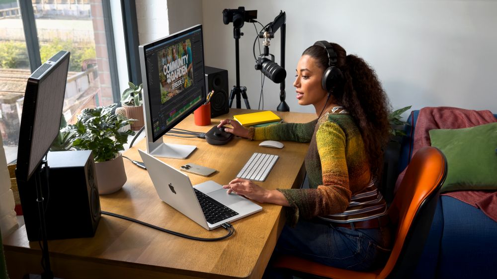 Apple เผยโฉม MacBook Pro รุ่น 14 นิ้วใหม่ ที่ขับเคลื่อนด้วยชิป M5 เพื่อก้าวใหม่ที่ยิ่งใหญ่ในด้าน AI สำหรับ Mac 4 Apple เผยโฉม MacBook Pro รุ่น 14 นิ้วใหม่ ที่ขับเคลื่อนด้วยชิป M5 เพื่อก้าวใหม่ที่ยิ่งใหญ่ในด้าน AI สำหรับ Mac