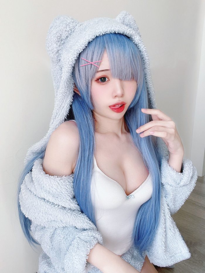 สาวน้อยแปลงโฉมเป็น Rem เวอร์ชั่นผมยาวสุดเซ็กซี่ 3 สาวน้อยแปลงโฉมเป็น Rem เวอร์ชั่นผมยาวสุดเซ็กซี่