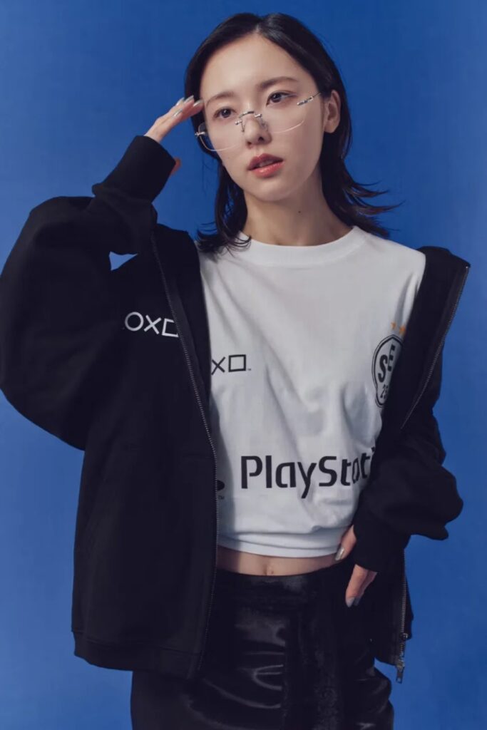 นักแสดง Hinako จาก Silent Hill f โชว์แฟชั่น PlayStation ใหม่จากแบรนด์สตรีทญี่ปุ่น 9 Silent Hill f Actress PS Style