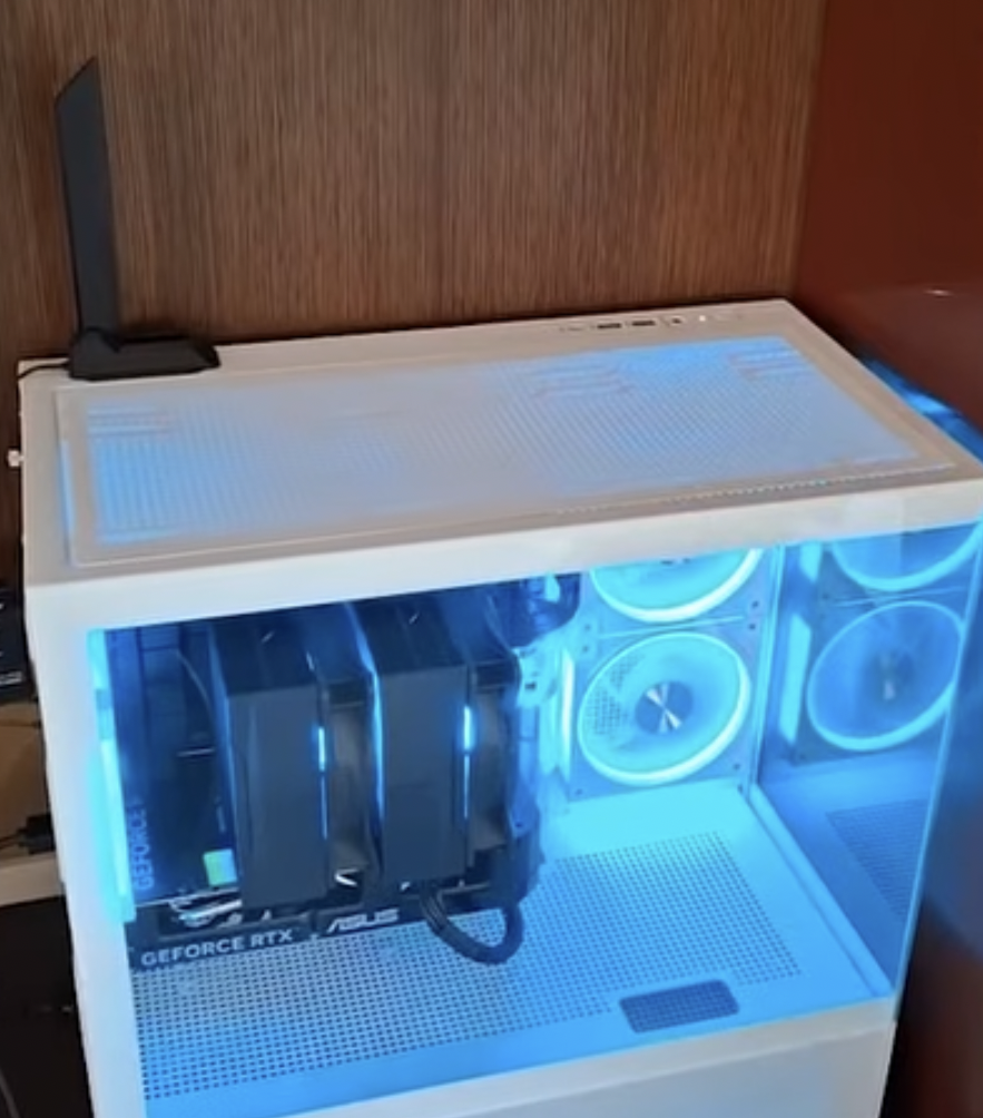 คุณปลื้มจัดคอมหลักห้าหมื่น! ลั่น “ถูกกว่าสมัครผู้ว่าฯเยอะ” 2 คุณปลื้มจัดคอมหลักห้าหมื่น! ลั่น “ถูกกว่าสมัครผู้ว่าฯเยอะ”