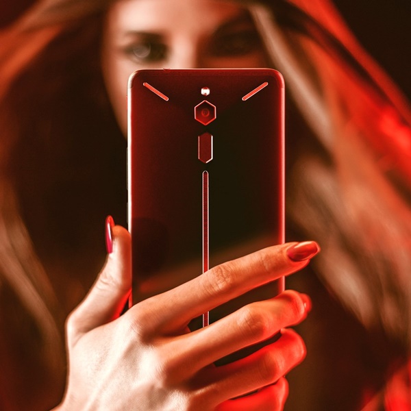 [หมัดต่อหมัด] ฉลามดำแห่ง Xiaomi VS มนตราสีแดงแห่ง Nubia ใครจะอยู่ใครจะไป